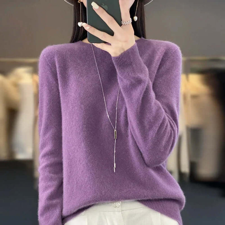 Breathable O-neck women's Merino wool sweater, combining comfort and elegance.