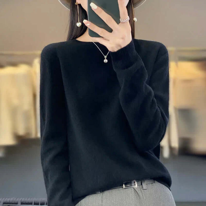 Women's natural fiber Merino wool jumper, perfect for breathable winter fashion.