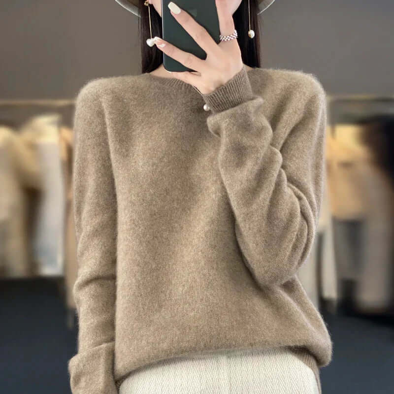 Breathable ladies' Merino wool jumper, an elegant and comfortable everyday essential.