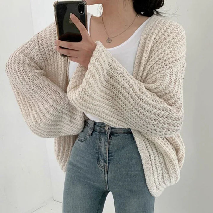 Versatile women's oversized open-front cardigan, perfect for autumn & winter layering. Cozy chunky knitwear.