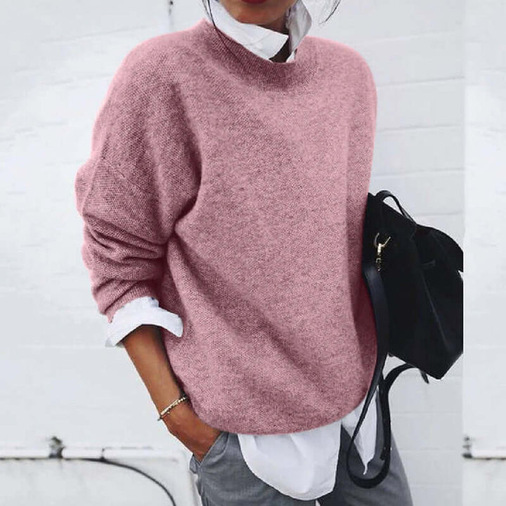 Fashionable women's oversized knitted jumper, ideal for cozy autumn & winter casual wear. Soft & warm.