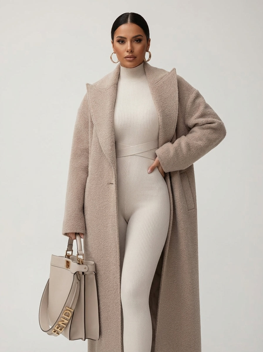 Chic women's oversized long coat, an elegant and versatile autumn fashion staple for warmth and sophisticated style.