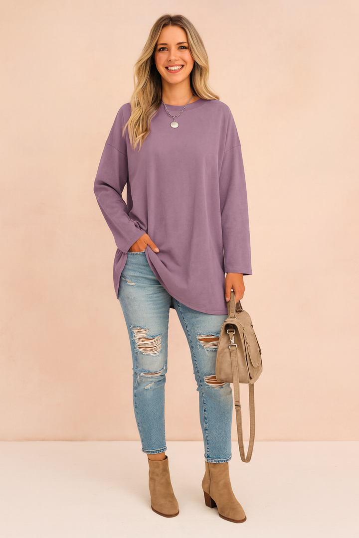 Women's cozy oversized pullover sweater, perfect for comfortable everyday casual wear.