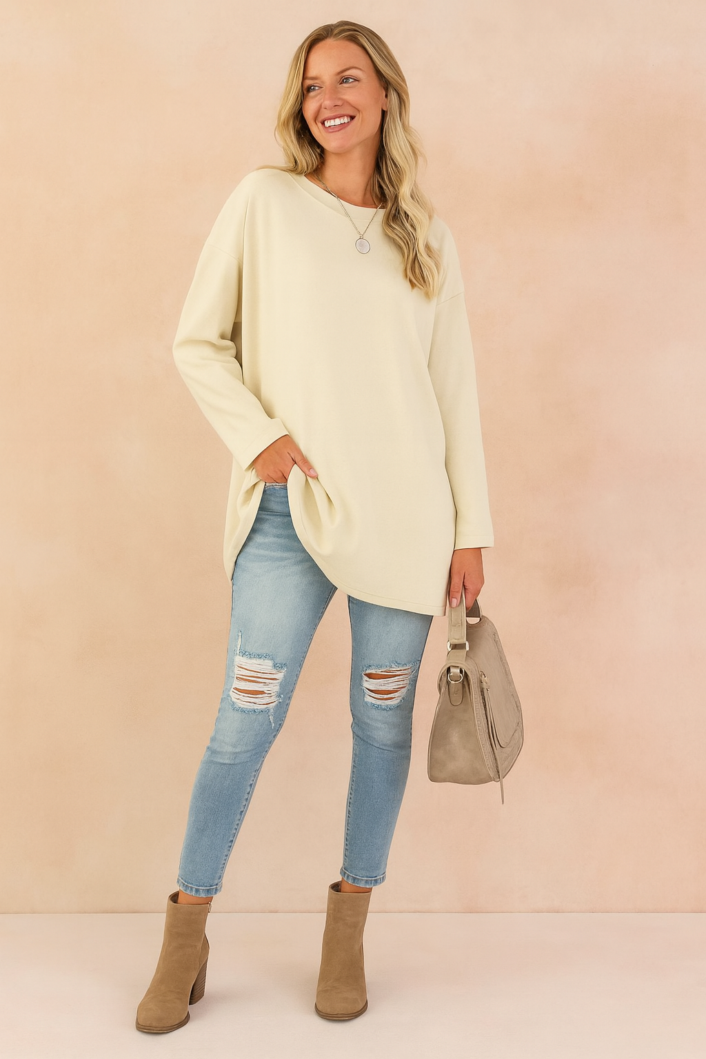 Effortlessly stylish women's oversized sweater, a comfortable loose fit pullover for casual occasions.