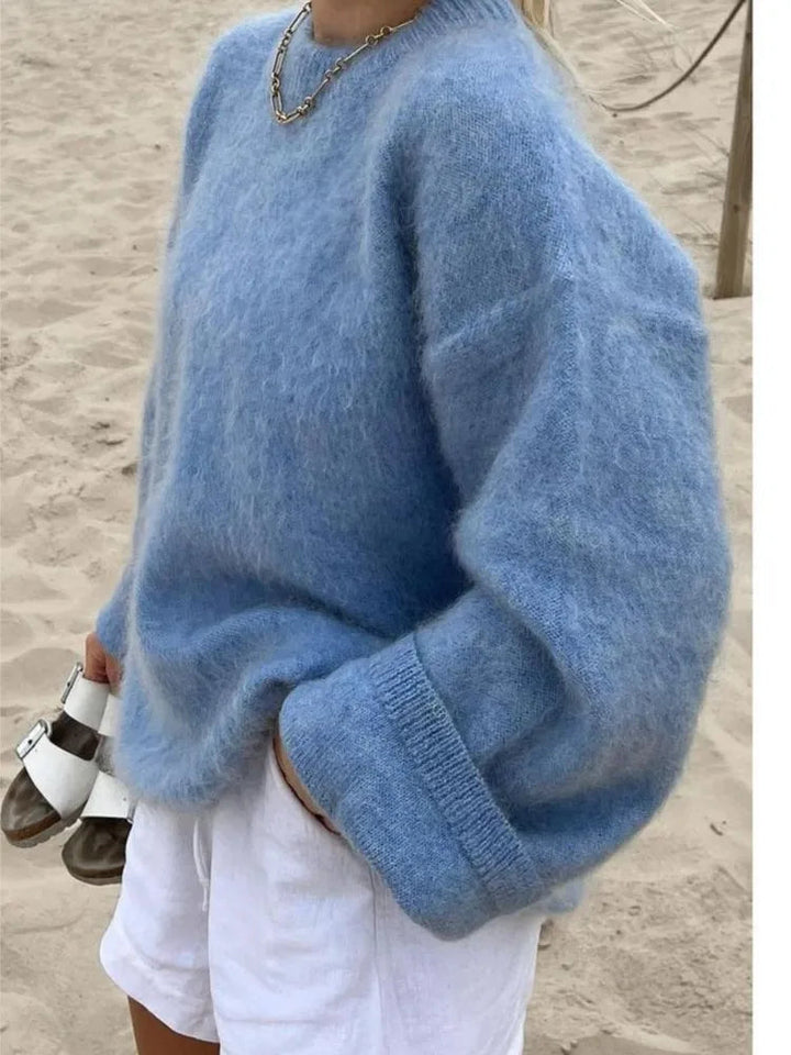 Relaxed fit women's oversized sweater, ideal for casual chic fall fashion & effortless layering. Soft knit.