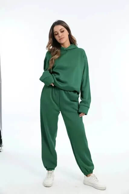 Women's cozy oversized tracksuit set with hoodie & matching pants. Comfortable loungewear for casual wear.