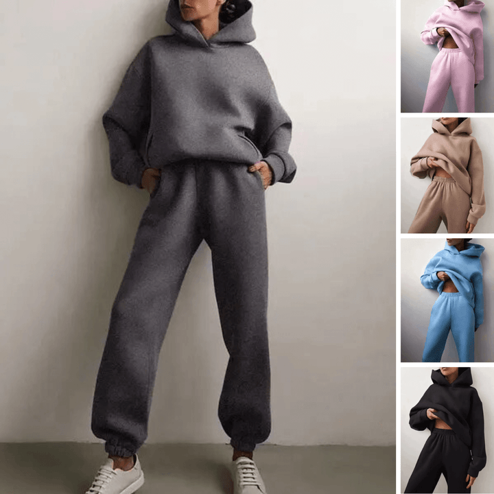 All-season women's oversized tracksuit set. Comfy hoodie & pants perfect for cozy loungewear anytime.