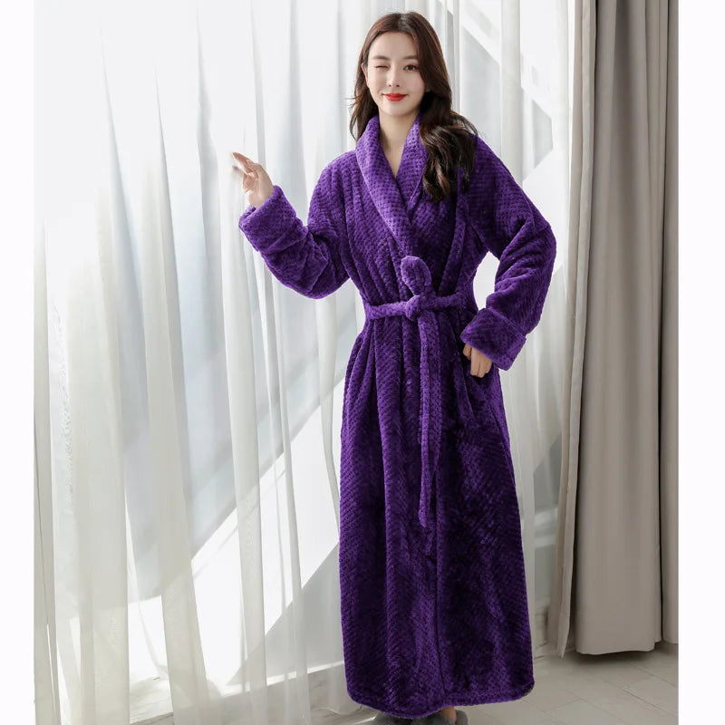 Stylish women's plush robe in a comfortable design, ideal for winter mornings.