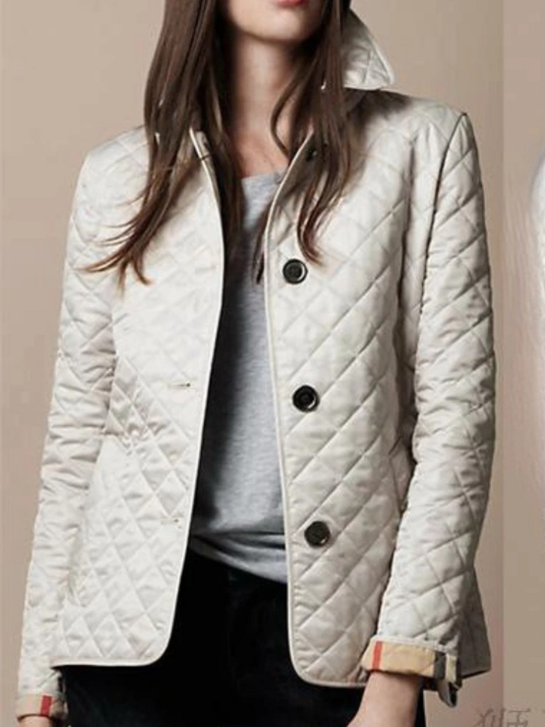 Versatile women's quilted jacket. Lightweight, everyday outerwear with a chic turned-down collar.