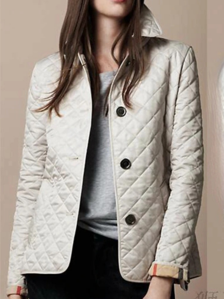 Versatile women's quilted jacket. Lightweight, everyday outerwear with a chic turned-down collar.