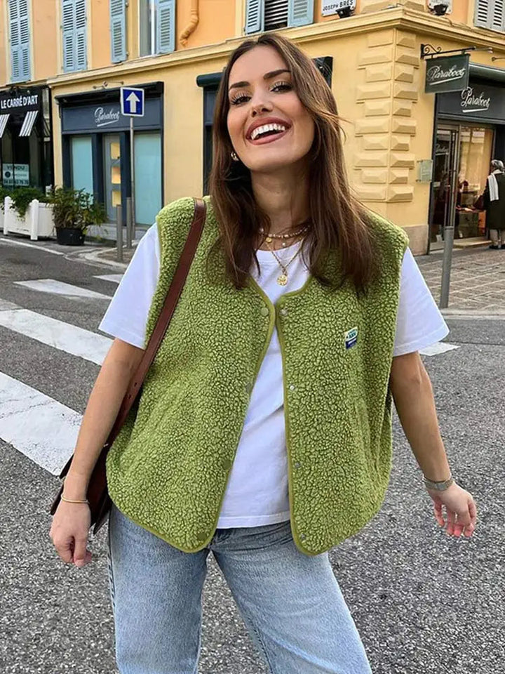 Stylish women's sherpa vest, ideal for modern fashion and casual layering. Soft texture, open front for streetwear comfort.