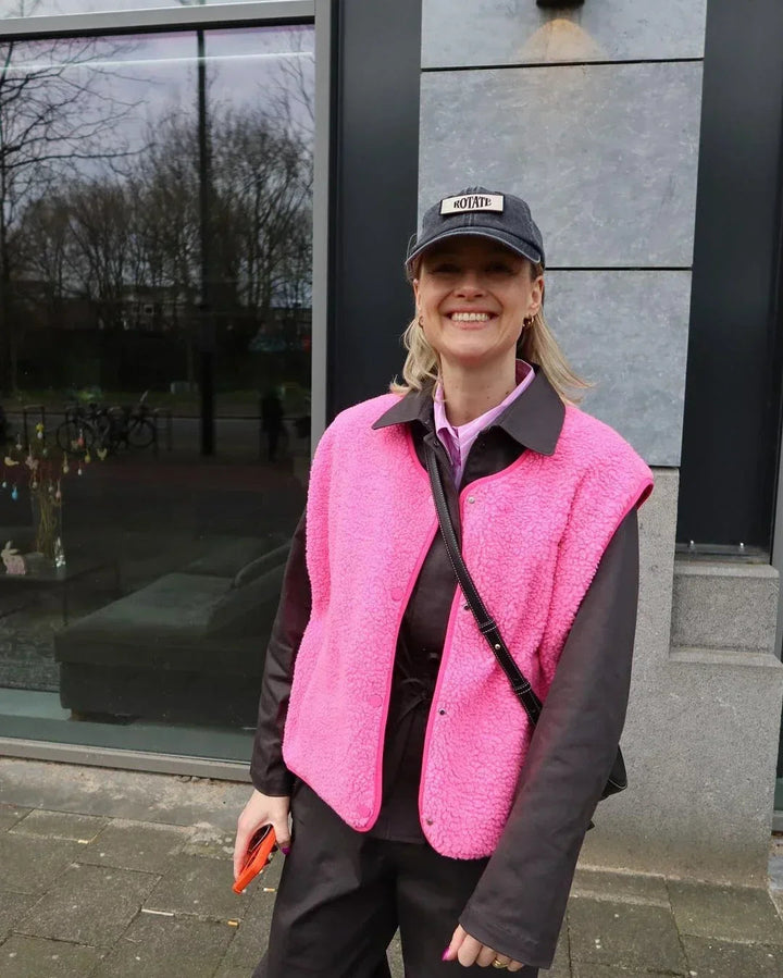 Warm women's sherpa vest, a versatile choice for seasonal casual layering. Open-front design, soft and comfortable fashion.