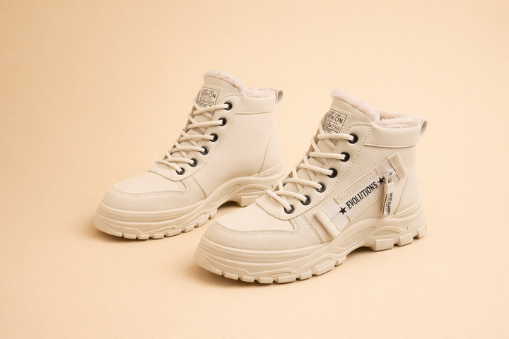 Women's cozy winter boots with plush interior, ideal for warmth & comfort in cold weather. Durable & slip-resistant.