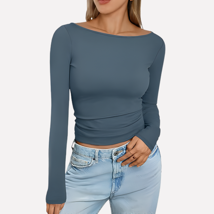 Stylish women's boat neck long sleeve top. Effortless design for a modern, casual look.