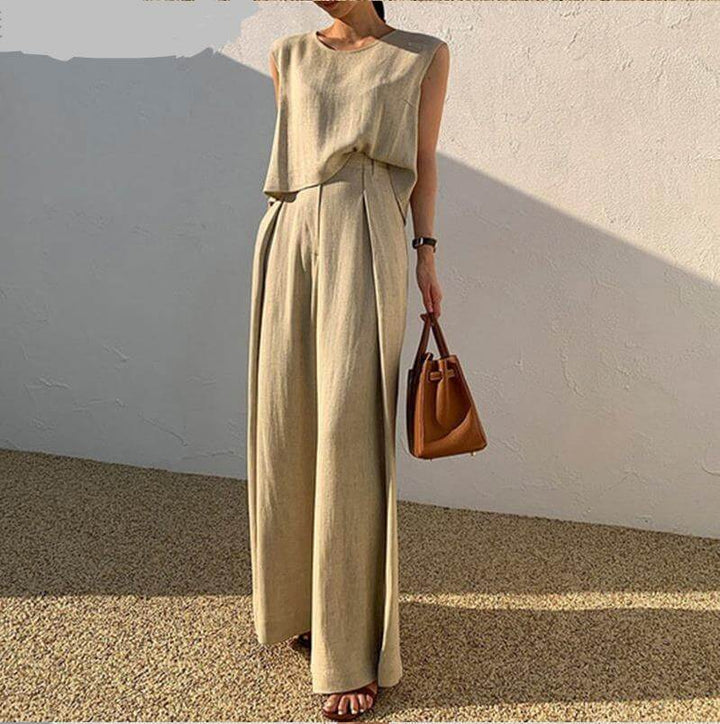 Elegant two-piece women's set: sleeveless top & flowy wide-leg trousers for a chic, modern look.
