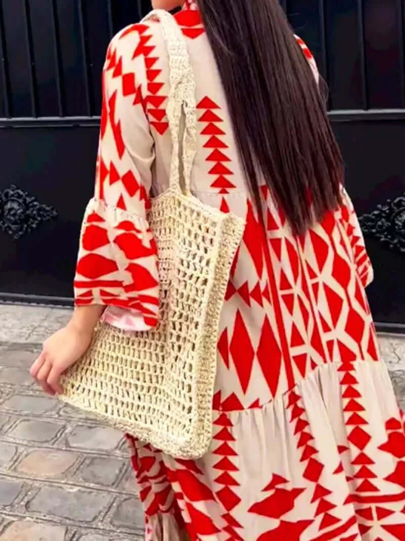 Full-length geometric maxi dress for women with a V-neck, a key piece for summer fashion.