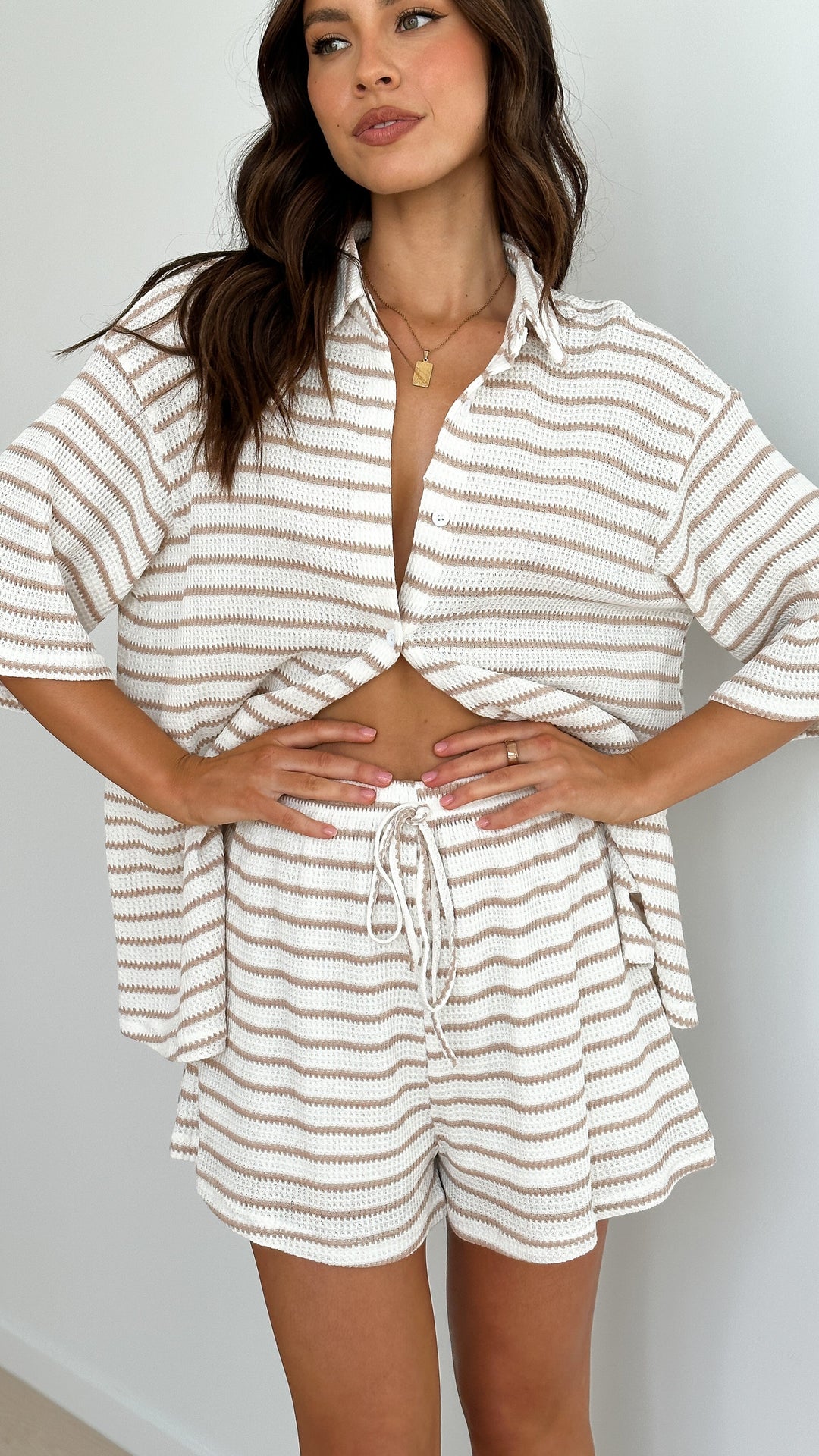 Women's striped matching set. Casual two-piece outfit with a relaxed fit top and shorts for sunny days.