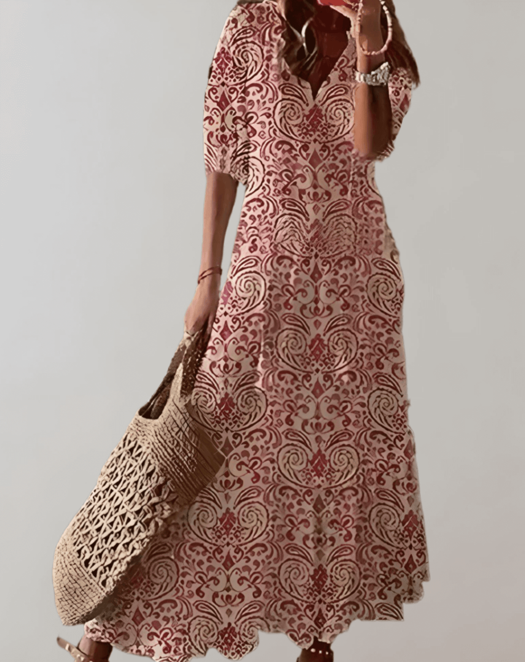 Chic women's floral maxi dress, bohemian style, perfect for elegant summer outings.