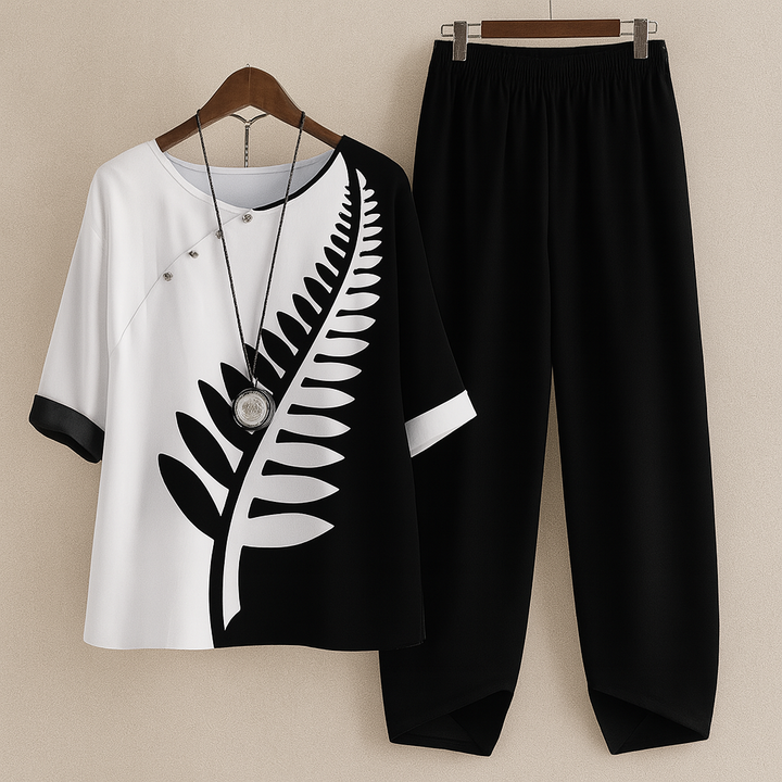 Comfortable women's floral two-piece set, an O-neck half-sleeve blouse & elastic waist pants for spring/summer.
