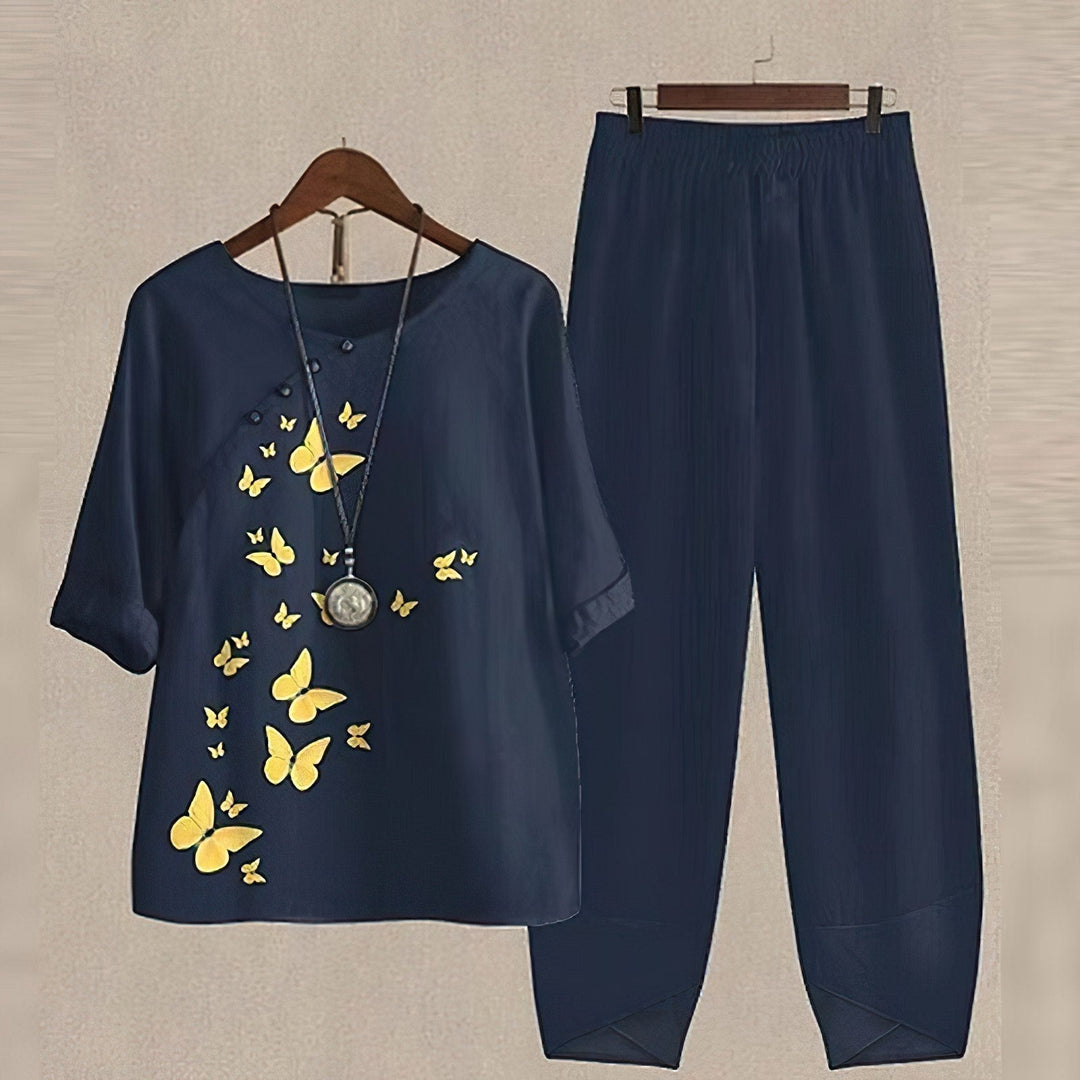 Plus size women's elegant floral two-piece set featuring a comfortable half-sleeve top & elastic waist pants.
