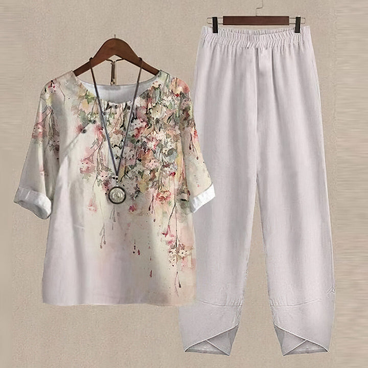 Relaxed women's floral two-piece outfit with an O-neck blouse & comfortable elastic waist harem pants for casual wear.