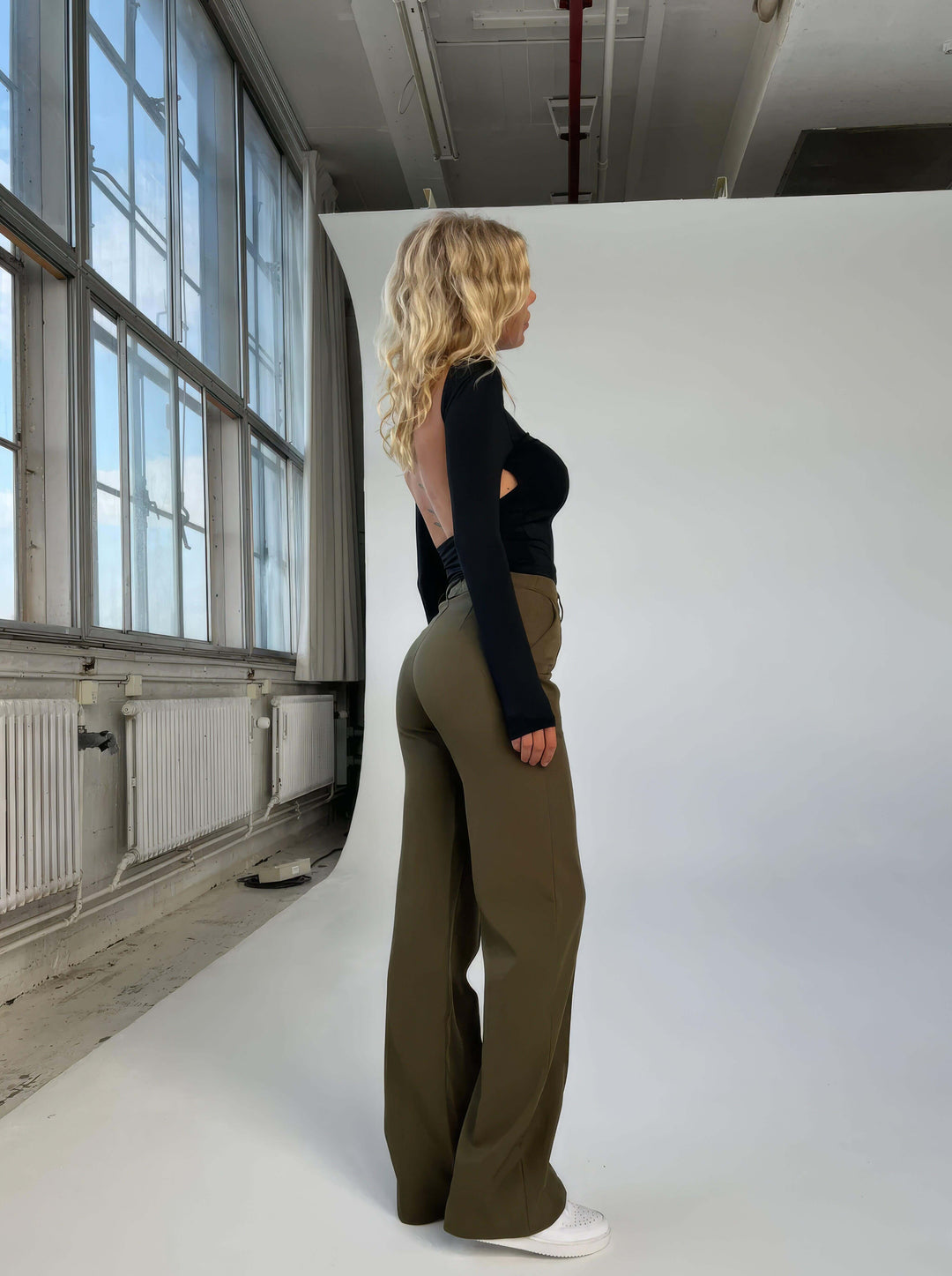 High-waisted women's trousers, straight leg design, creating a sophisticated and polished office look.
