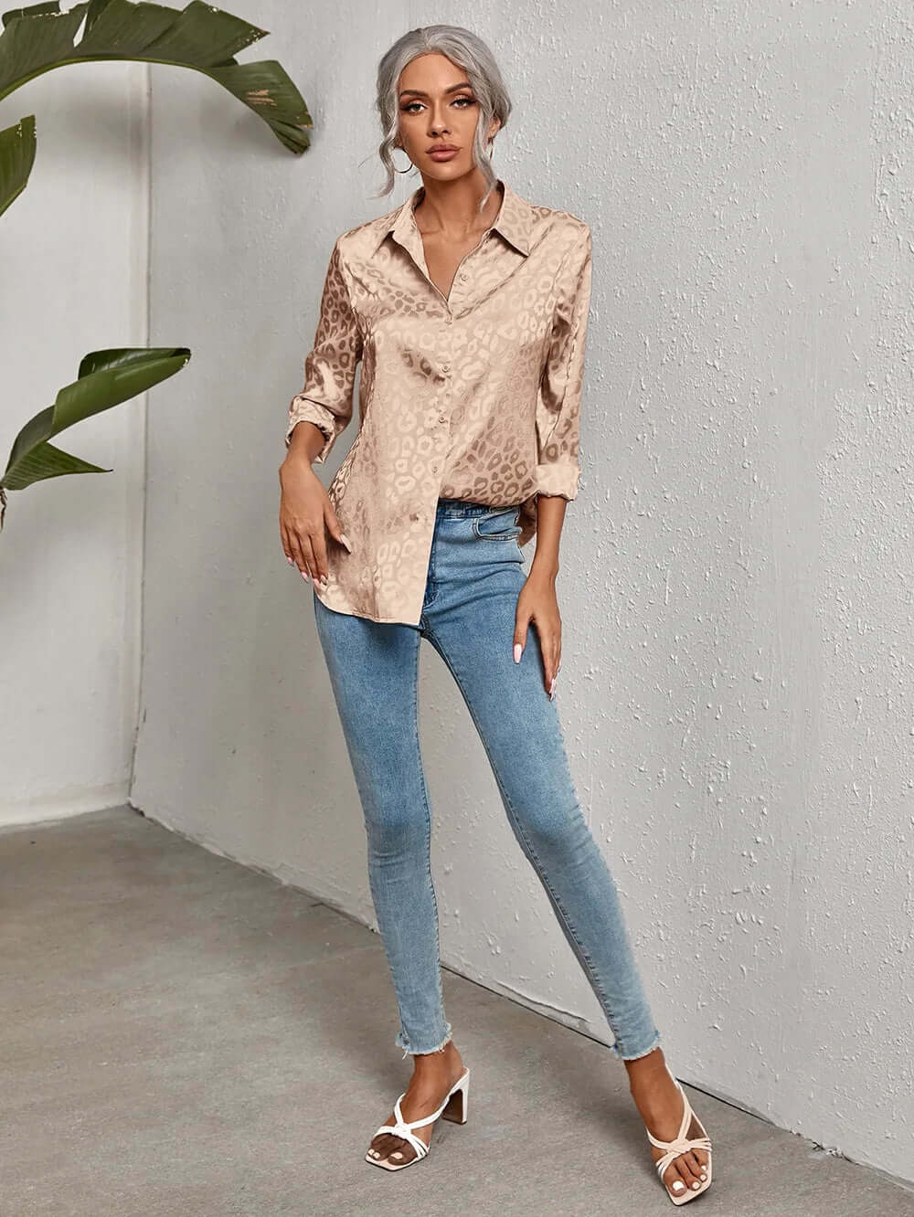 High fashion women's leopard print jacquard blouse, chic long sleeve top.