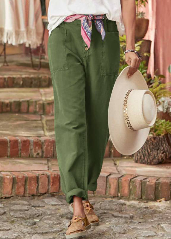 Women's versatile black trousers with a relaxed, elegant wide-leg and pleats, ideal for office or casual style.