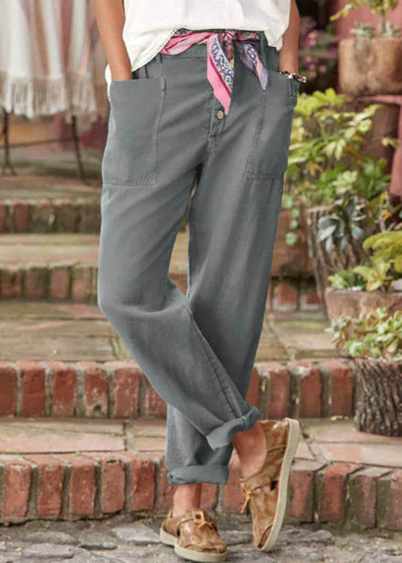 Comfortable women's wide-leg pants featuring a relaxed fit and elegant pleats, ideal for everyday style.