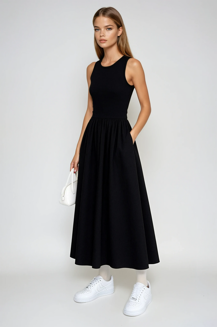Women's elegant sleeveless maxi dress, perfect for formal events or versatile summer wear. Comfortable and long.