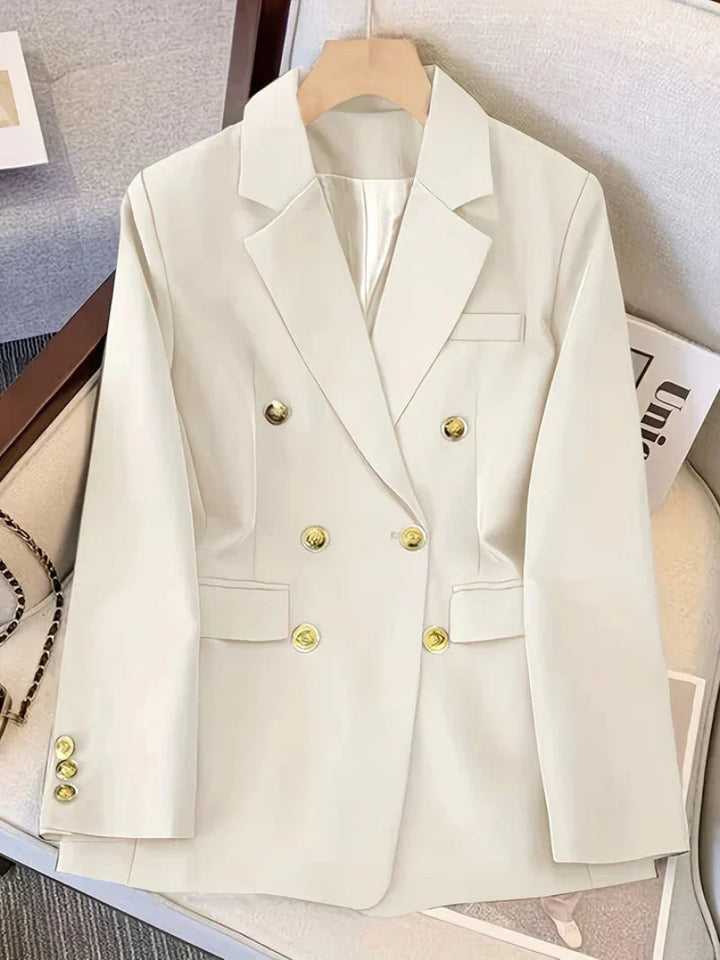 Professional women's blazer, slim silhouette, adorned with golden buttons. Ideal for sophisticated business attire.