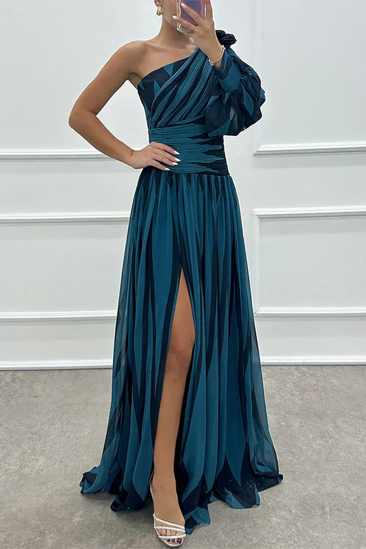 Beautiful women's striped one-shoulder maxi dress, a stunning elegant choice for summer parties and beach outings.