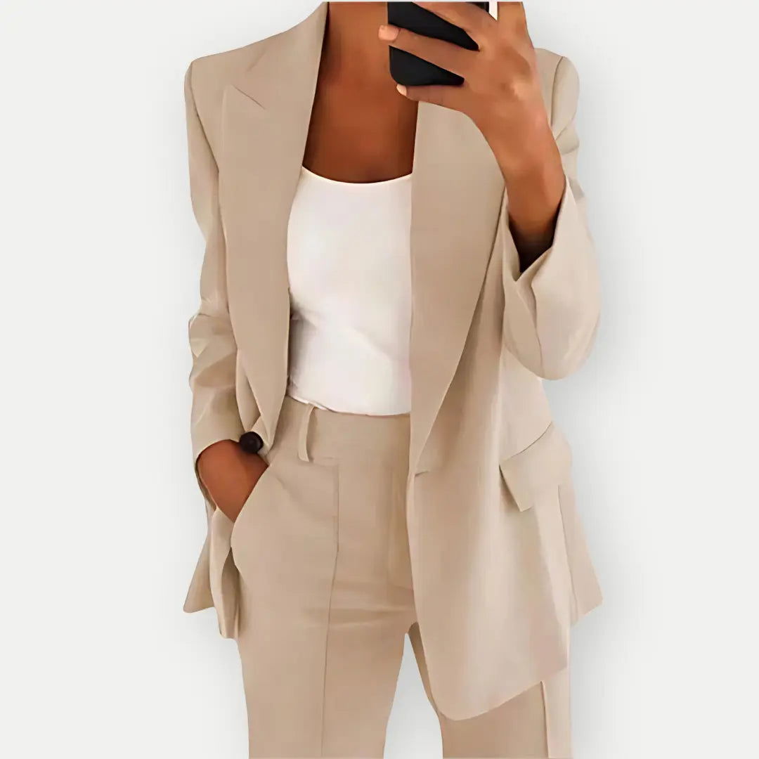 Sophisticated women's tailored blazer & trousers set. A modern two-piece for business & formal occasions.