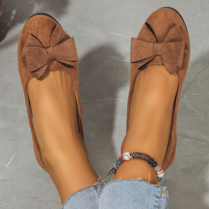 Everyday women's flats: comfortable wedge ballet with charming bow.