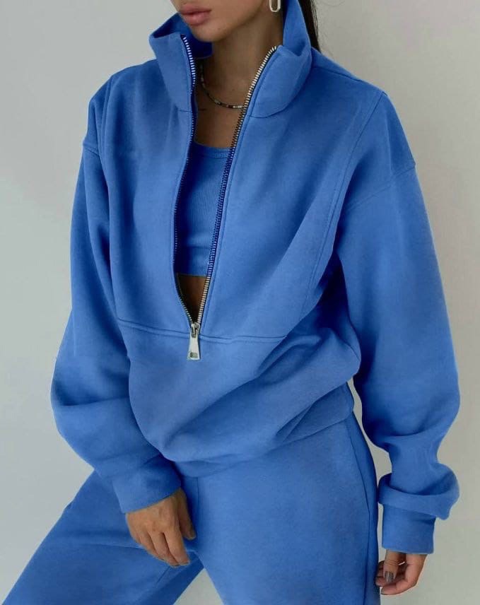 Relaxed Evy women's loungewear, a cozy fleece two-piece matching set ideal for comfort and casual home wear.