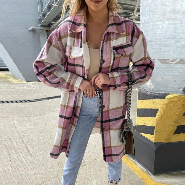 Stylish women's utility jacket featuring multiple practical pockets and a modern design, great for casual wear.