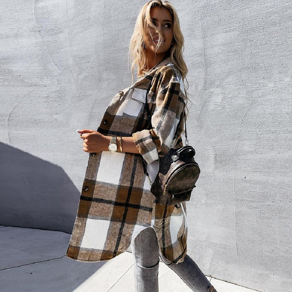 Fashionable women's utility jacket, a versatile outerwear piece with practical details for any casual occasion.