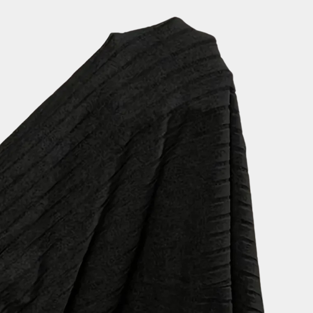 Versatile women's fitted maxi skirt, a modern bottom with an elegant side slit for any occasion.