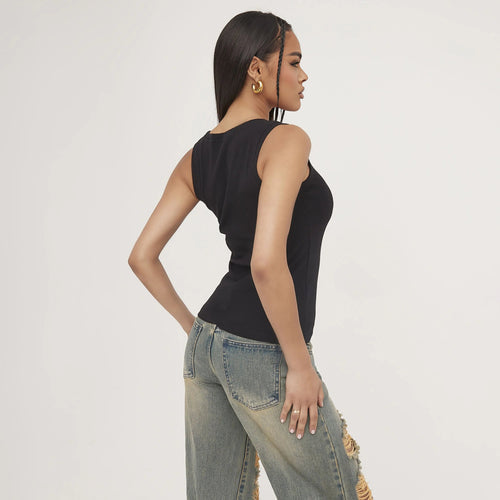 Women's racerback tank top, fitted and sleeveless, a summer essential for active or casual outfits.
