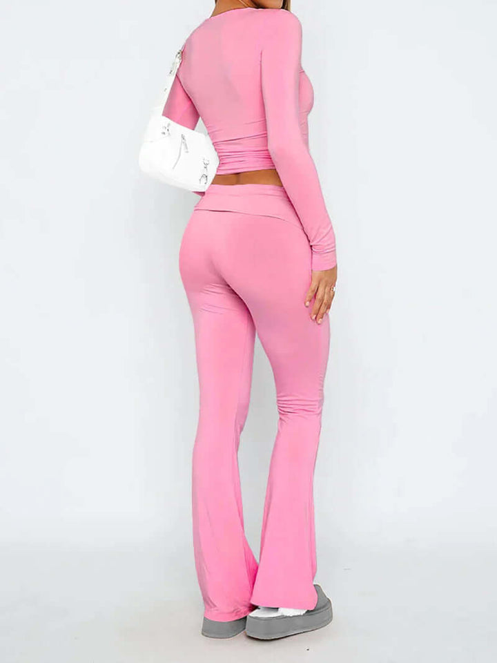 Comfortable women's flared stretch pants, a must-have for versatile and stylish wardrobes.