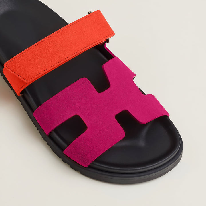 Stylish women's flat sandals, slip-on for versatile and comfortable summer wear.