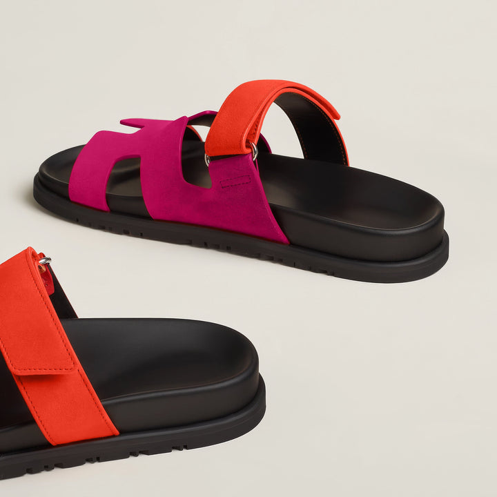 Women's comfortable flat slip-on sandals, chic design for everyday summer footwear.