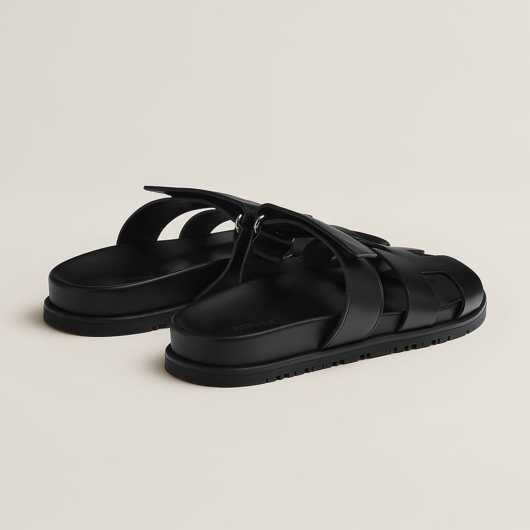 Chic women's flat sandals, easy slip-on design for casual summer wear.