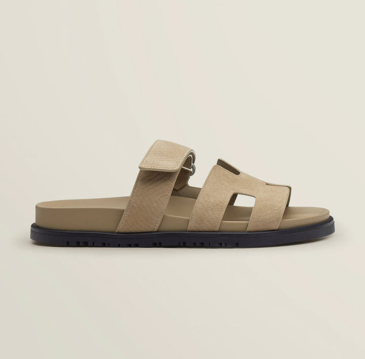 Versatile women's flat sandals, slip-on for easy everyday chic style.
