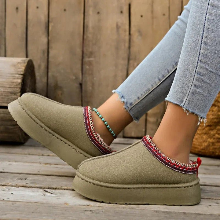 Versatile women's slip-on mules with a cozy fleece lining, perfect as warm indoor slippers or casual outdoor shoes.