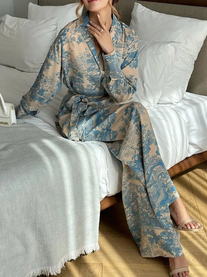Matching women's two-piece floral set, featuring a relaxed top and comfortable wide-leg pants.