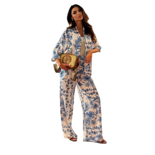 Stylish women's floral two-piece set: a comfortable long sleeve top & fashionable wide-leg pants for any occasion.