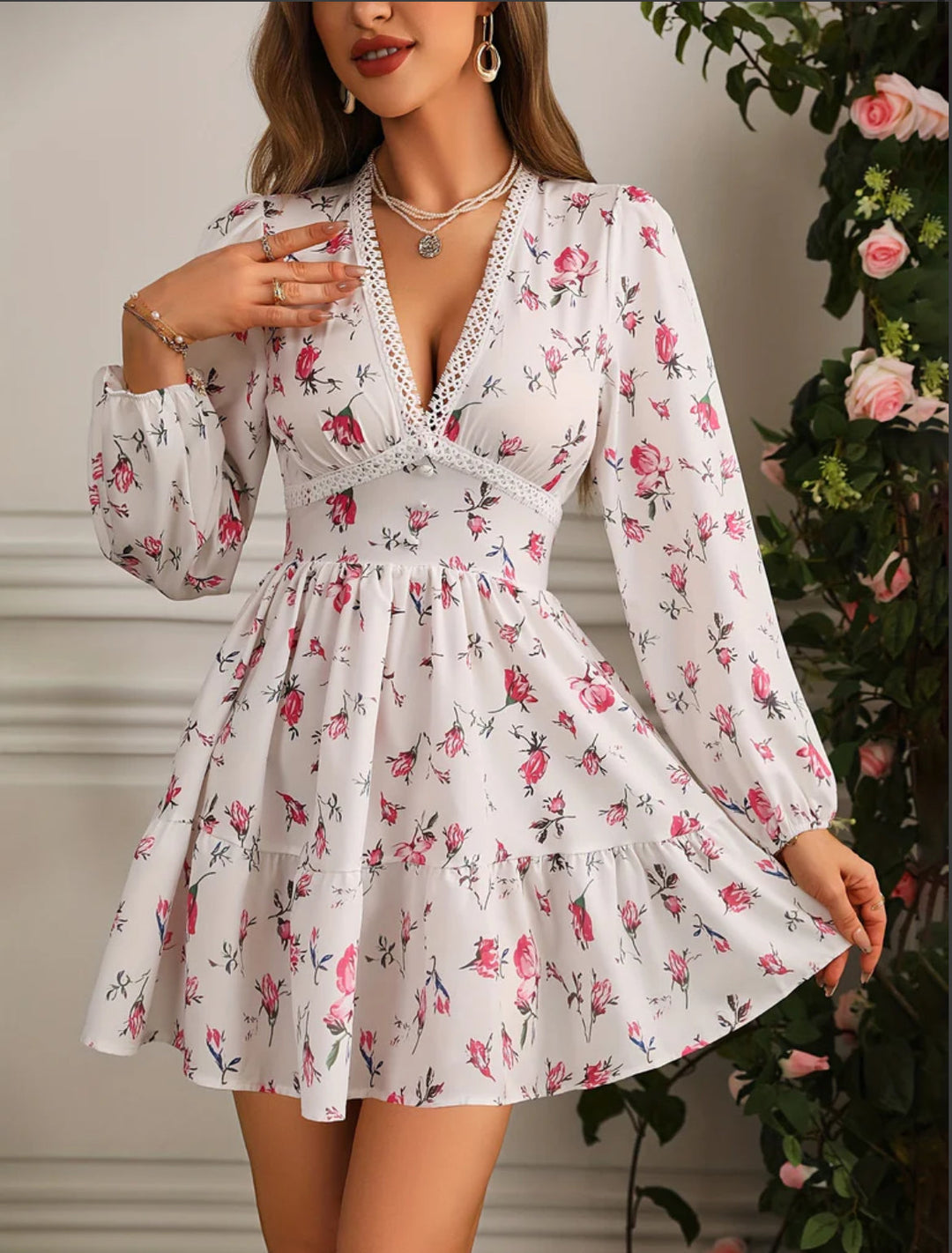 Chic women's floral mini dress, V-neck, long sleeves. Ideal for summer occasions, parties, or boho casual wear.