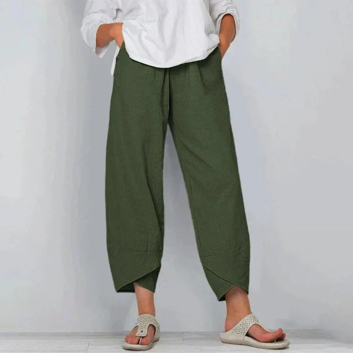 Chic women's wide-leg flowy pants with a relaxed fit, perfect for versatile summer fashion and effortless style.
