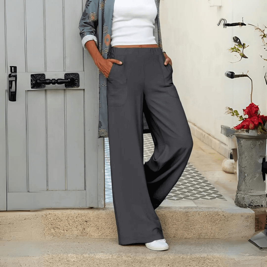 Dark wide-leg women's trousers with a flowy fit & pockets. Chic, comfortable casual pants for versatile all-day wear.